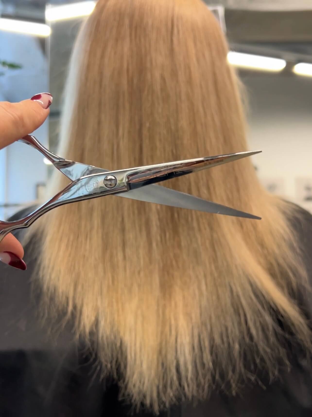 Miks tuleb katkised juukseotsad ära lõigata?